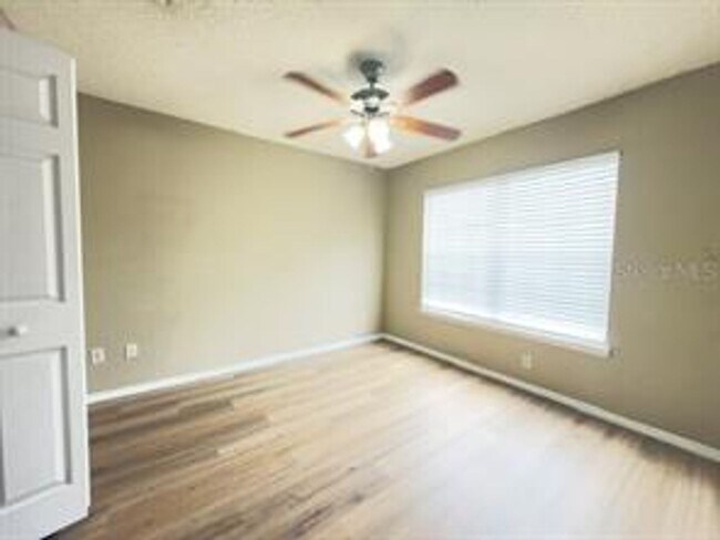 Building Photo - 2550 N Alafaya Trail
