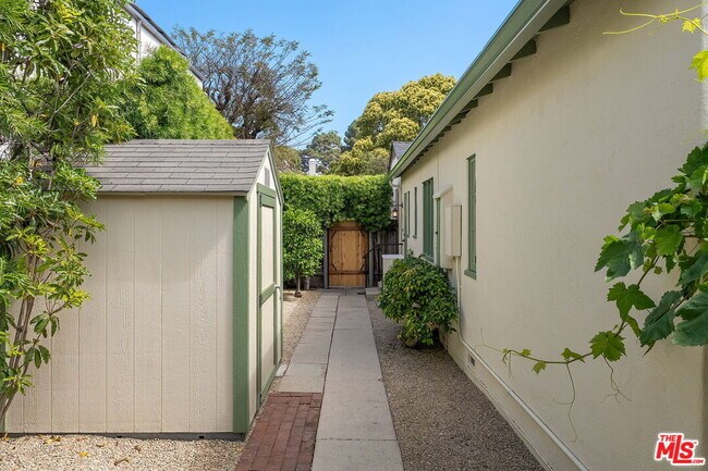 Building Photo - 630 23rd St