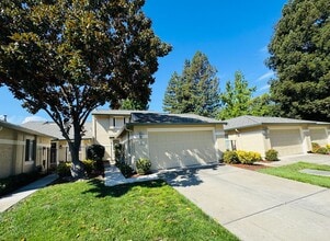 Building Photo - Spacious Townhouse in the Desired Bancroft...