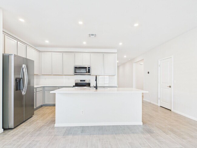 Building Photo - NORTH COPPER CANYON BRAND NEW BEAUTY