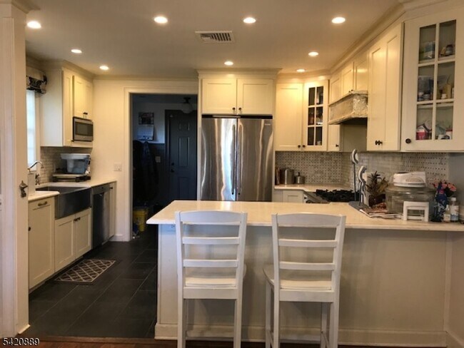 Building Photo - 751 Fairmount Ave