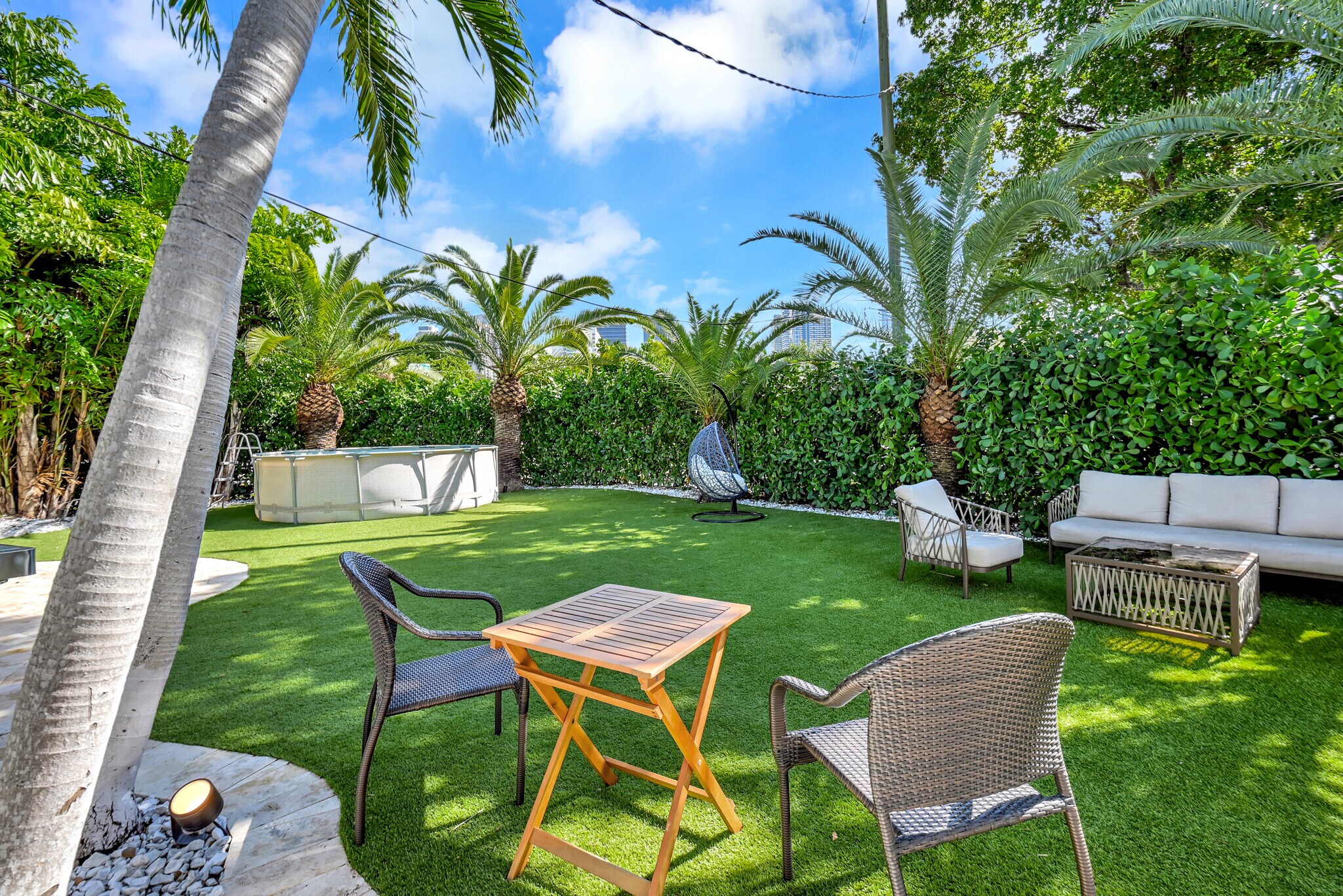 Building Photo - 1800 SW 5th Ave