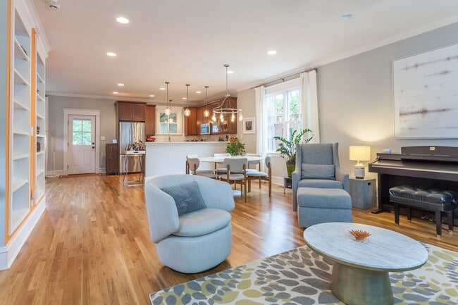 Building Photo - Gorgeous 3bd/2.5ba Two-Story Home Near Downtown Durham, Incredible Location!