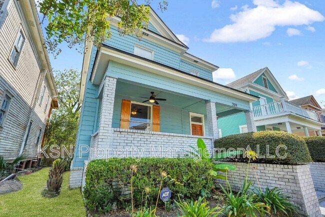 Building Photo - 309 W 33rd St