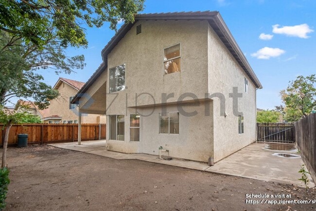 Building Photo - 2215 Jenni Ln