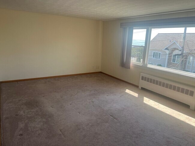 Building Photo - 116 Summit Ave