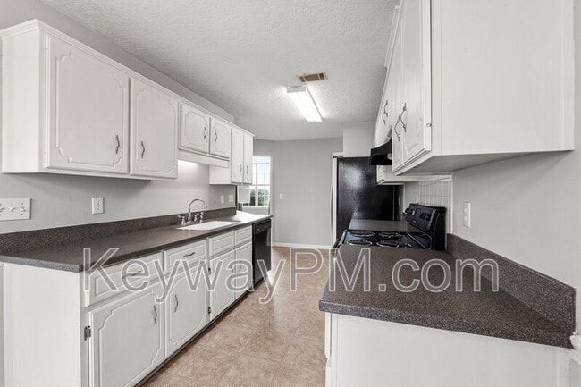 Building Photo - 137 Summerfield Cir