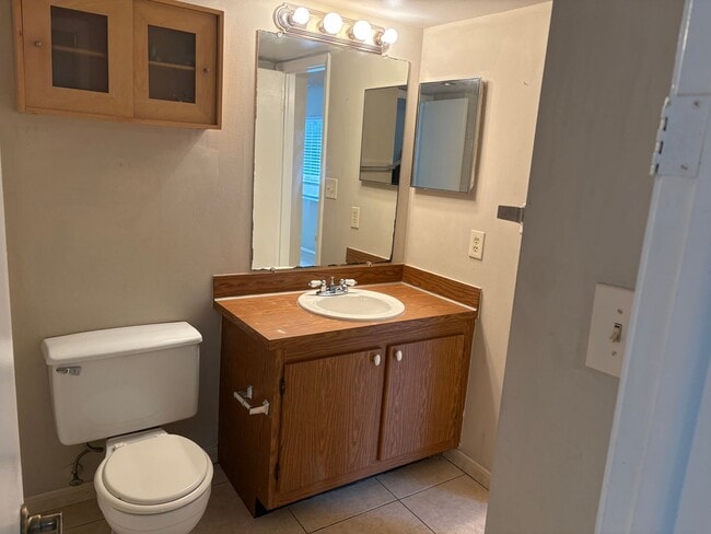 Building Photo - Lakefront Community with two story townhou...