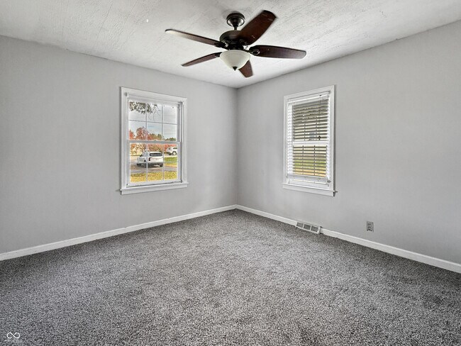 Building Photo - 5325 W Smith Valley Rd