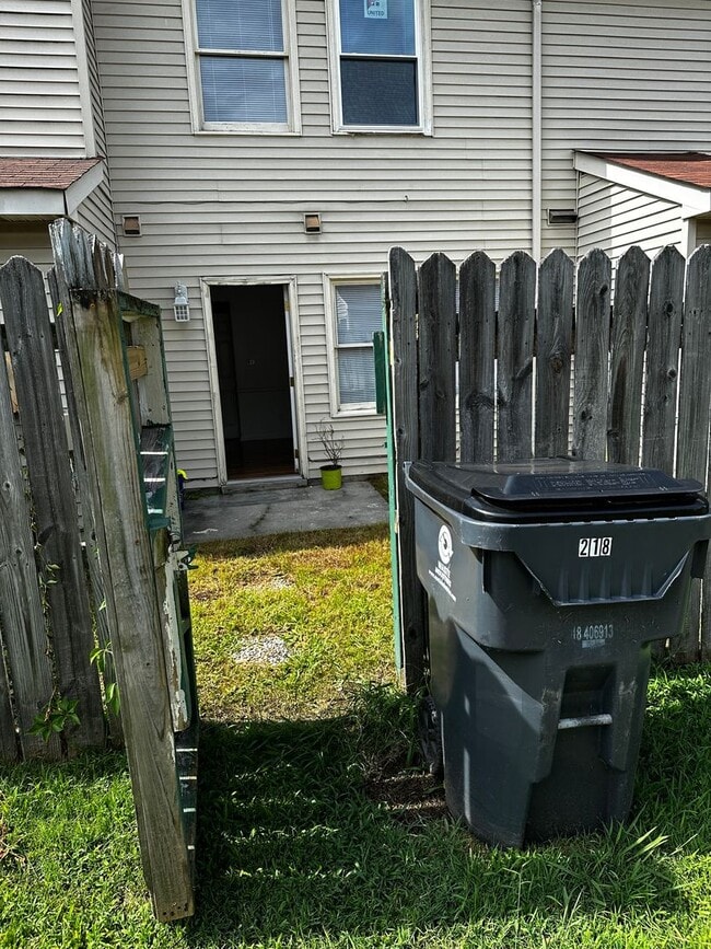 Building Photo - Cozy townhome in Grafton section of York C...