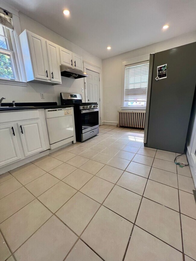 Building Photo - Gorgeous 3-Bedroom Townhome in Parkside! Available NOW!