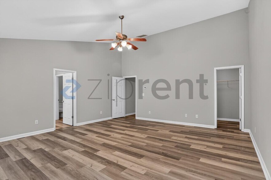 Building Photo - Unit