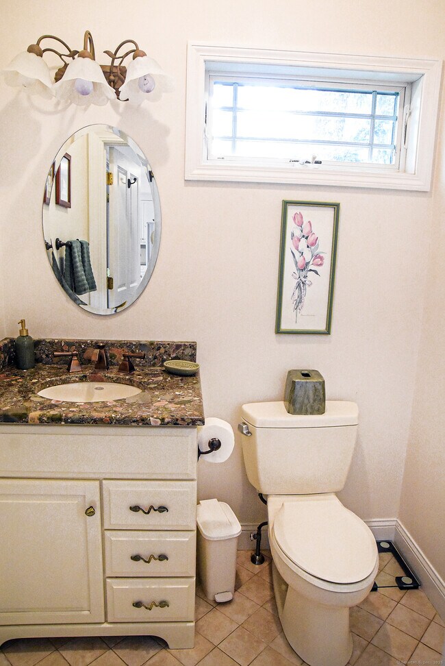 Building Photo - 12 Westover Ln