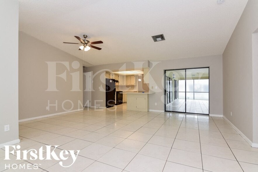 Building Photo - 620 SE 29th St