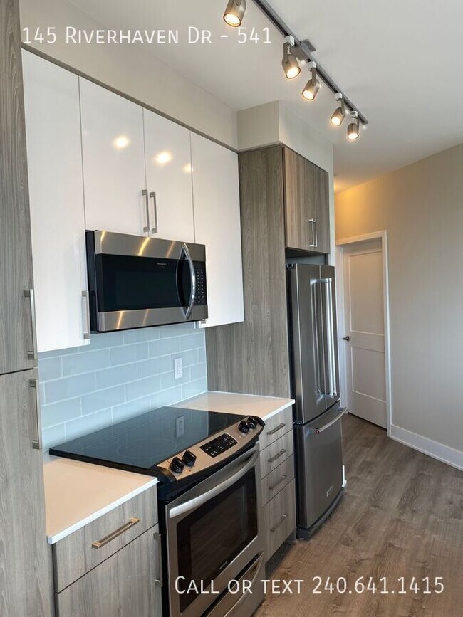 Building Photo - 145 Riverhaven Dr