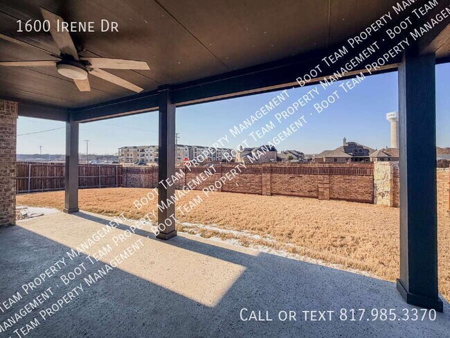 Building Photo - 1600 Irene Dr