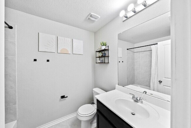 Building Photo - Charming Modern Home with Premium Amenitie...