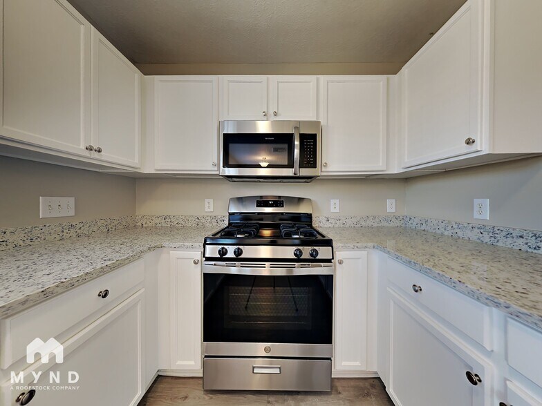 Building Photo - 9027 Farm Ridge Ln