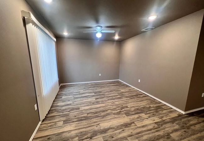 Building Photo - Cozy Home