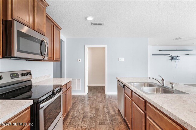 Building Photo - 2165 Pebble Point Dr
