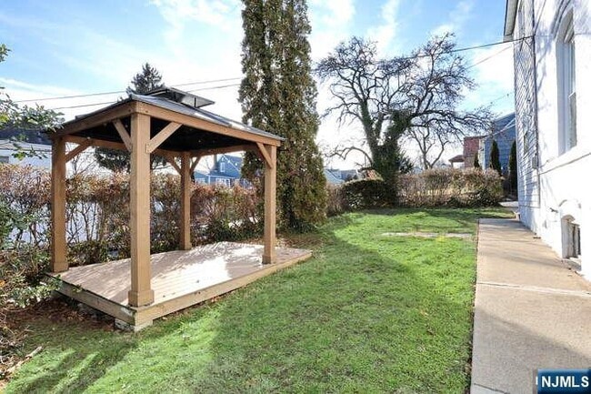 Building Photo - 68 Mohawk Ave