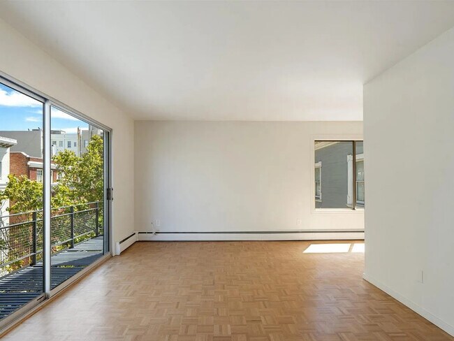 Building Photo - 1885 Jackson St