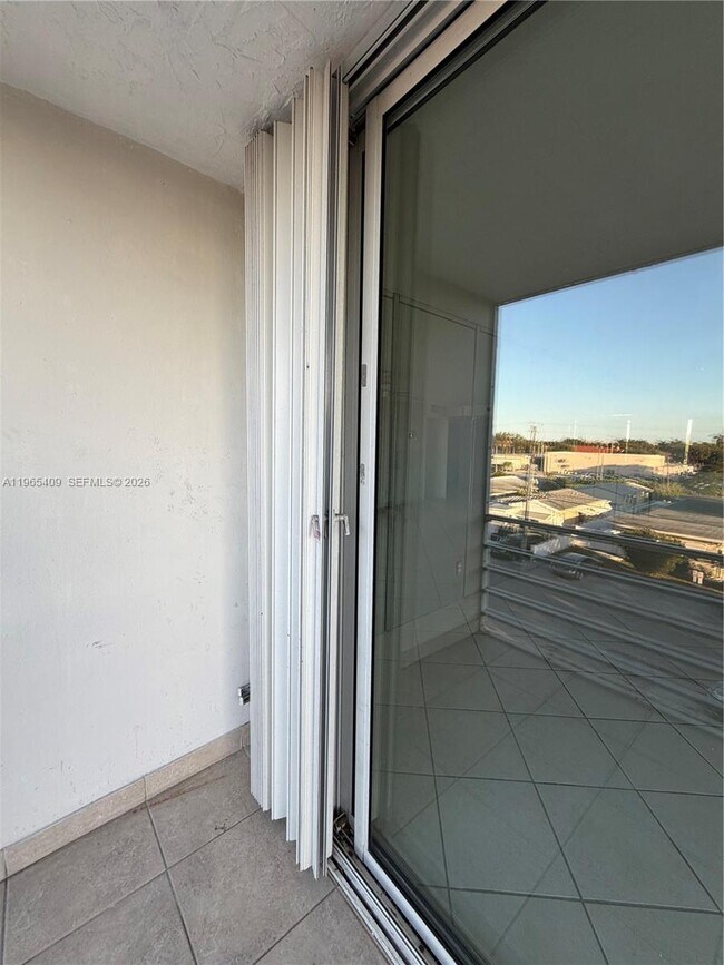 Building Photo - 1830 Dixieana St