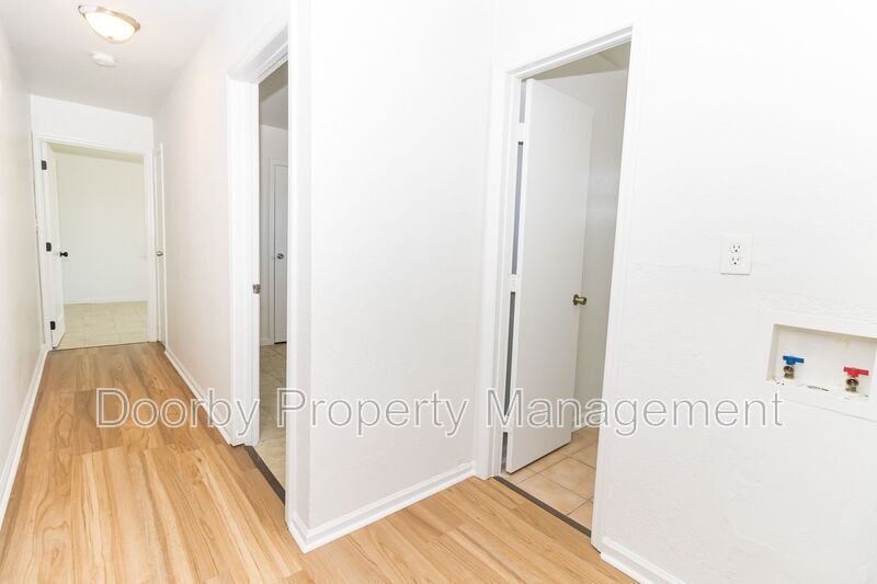 Building Photo - 850 Arlington Ave