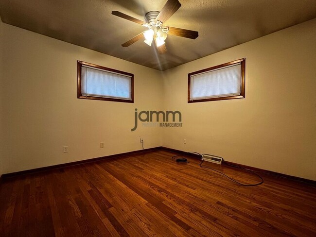 Building Photo - 2702 Grovewood Ave