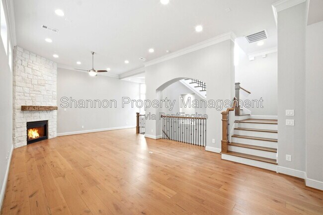 Building Photo - 1204 W 16th St
