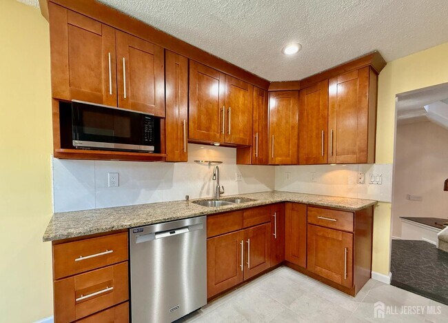 Building Photo - 5 Viburnum Ct