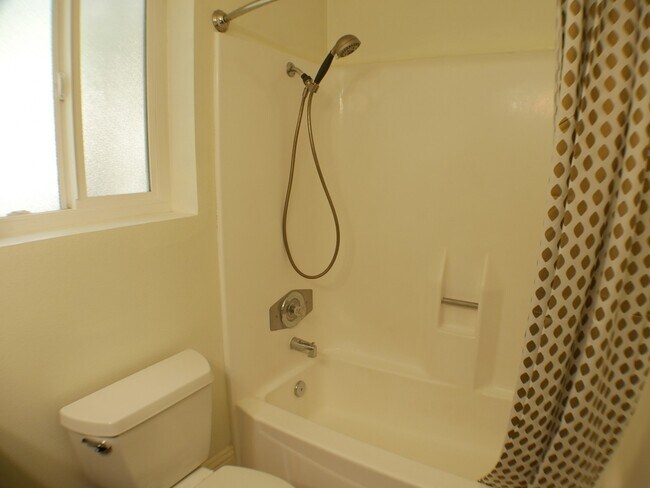 Building Photo - 2850 Reynard Way