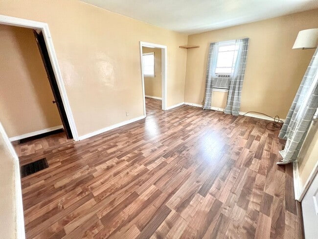 Building Photo - Beaver Falls - 2 bedroom 1 Bath Home