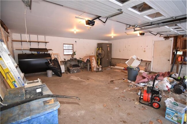 Building Photo - 19 Rustic Dr