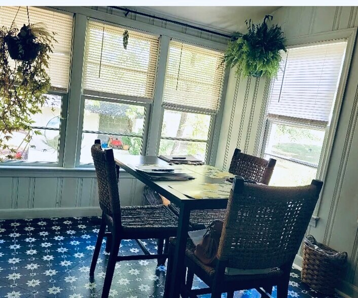 Dining nook - 4037 Hamilton Rd