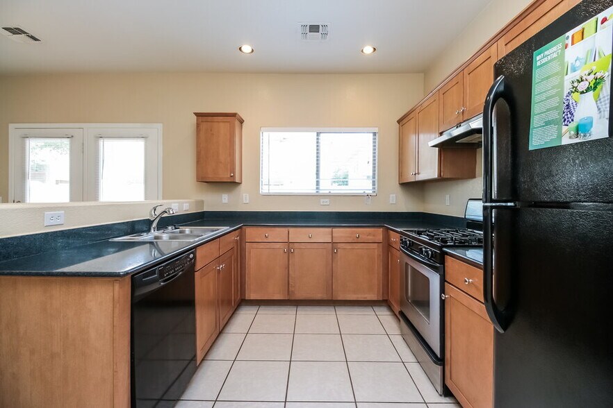 Building Photo - 2714 S Sailors Way