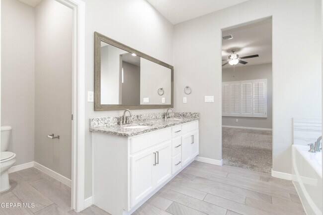 Building Photo - 13815 Paseo De Plata Dr