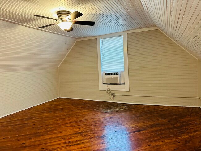 Building Photo - 316 Knight St