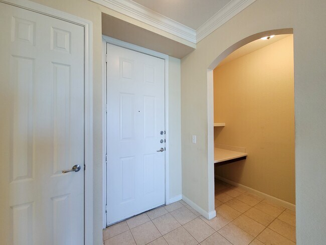Building Photo - 7575 Kirby Dr