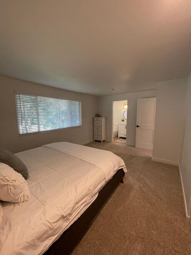 Building Photo - 13540 NE 190th Pl