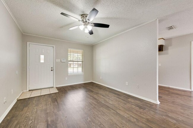 Building Photo - 512 Thomas Trail