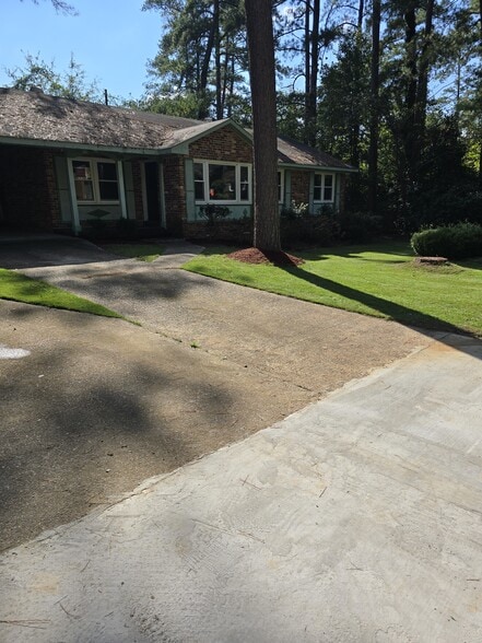 Building Photo - 700 Delverton Rd