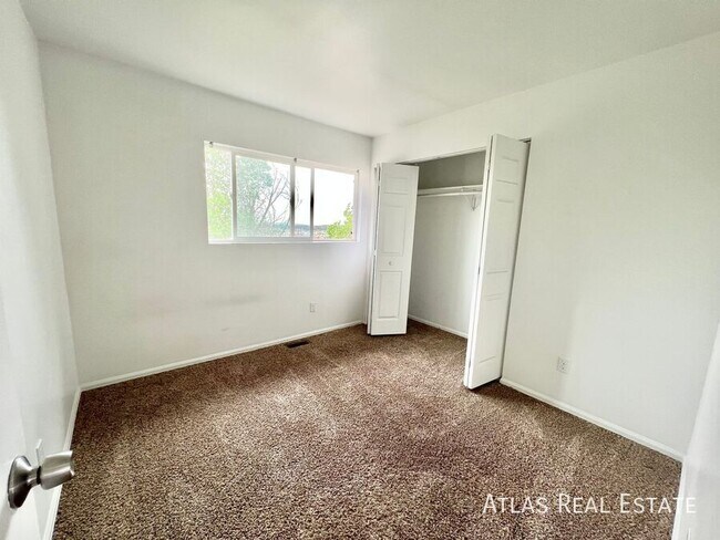 Building Photo - 934 W Moreno Ave