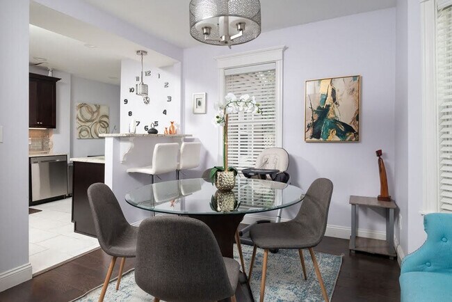 Building Photo - 810 Broadway-SI ID1511377P