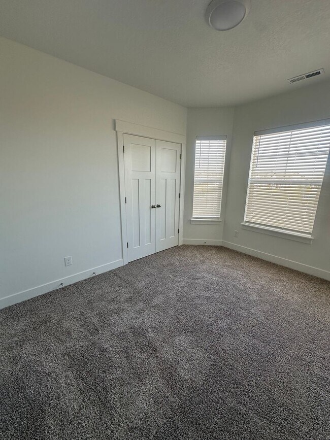 Building Photo - BRAND NEW CONDO