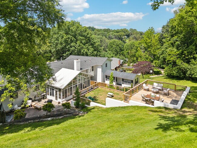 Building Photo - 4604 Mountainview Dr
