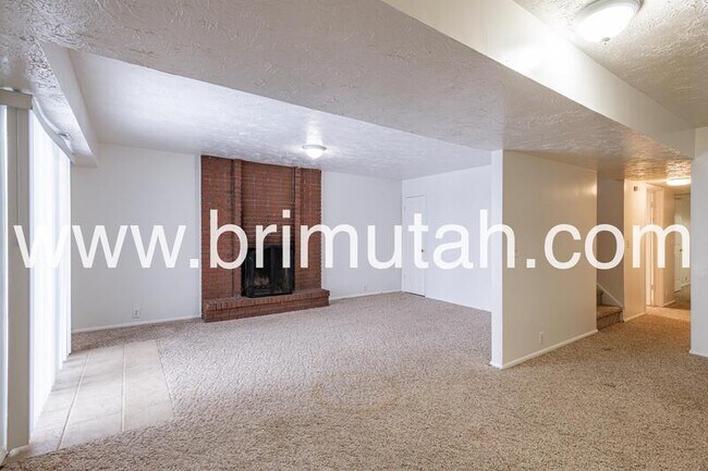 Building Photo - 4670 Stratton Dr E