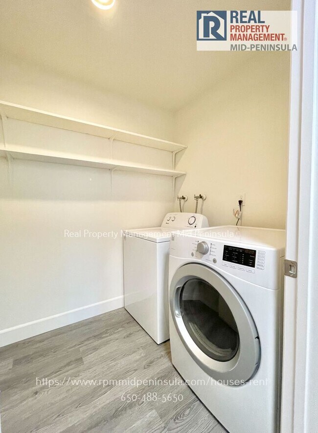 Building Photo - Modern, Light-Filled 3-Bedroom Condo in th...