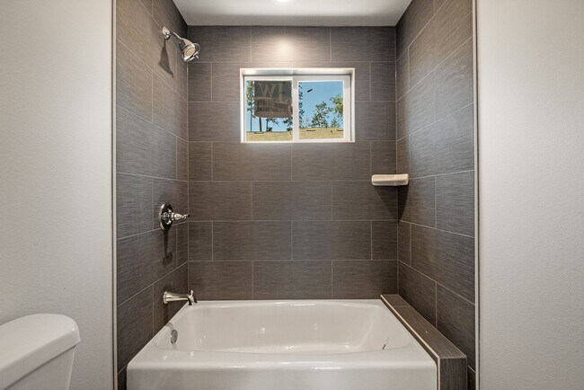 Building Photo - Paradise-Newer construction, 2 bed 2 bath +Bonus room, Garage, fenced yard, RV parking