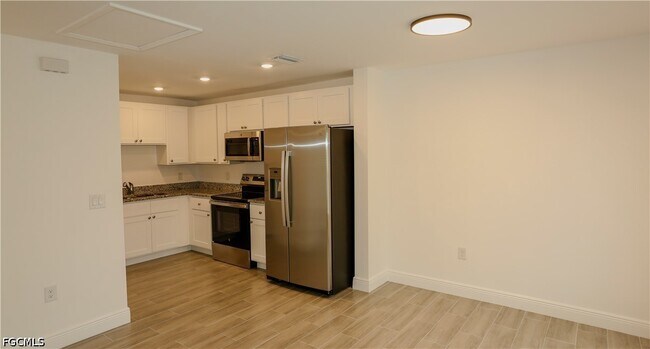 Building Photo - 915 Graystone Ave